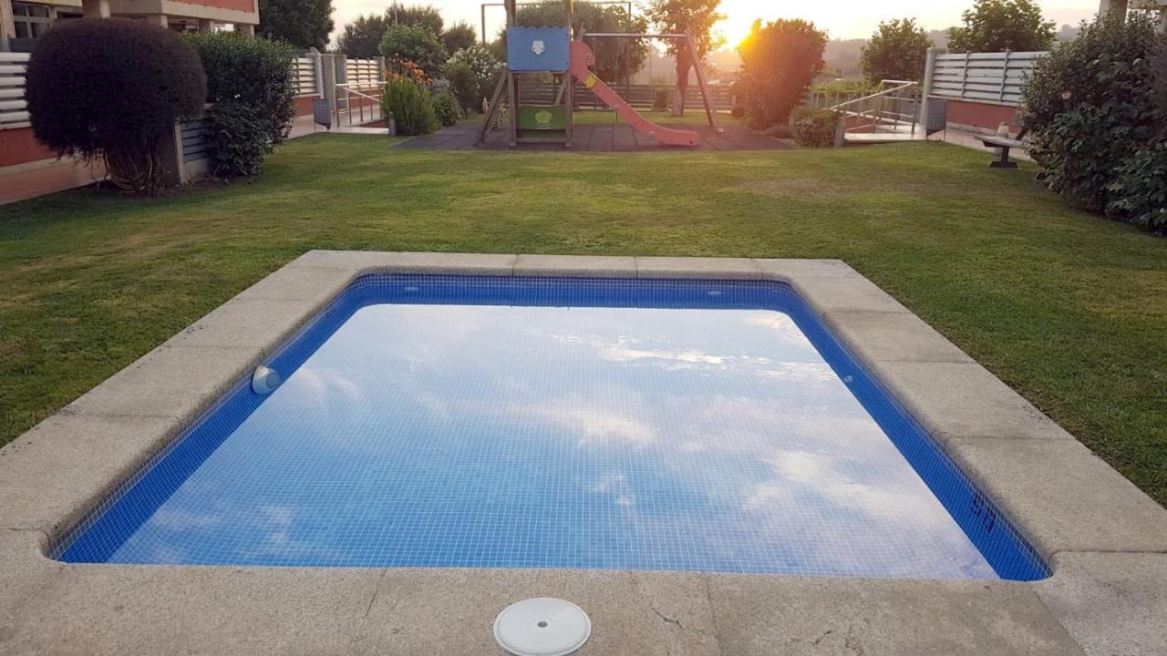 Chalet Vacacional Salnes Sur Con Piscina Cambados Luaran gambar